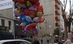 Renkli Balonlar Çocukların İlgi Odağı Oluyor