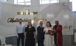 Başkan İn Nikâh Töreninde Genç Çifti Yalnız Bırakmadı