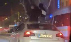 Bursa'da otomobilin tavanına oturdular : 25 bin TL ceza kesildi