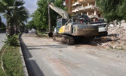 İş makinesine ok gibi saplanan otomobilin genç sürücüsü öldü, 3 kişi yaralandı