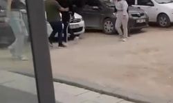 Kızların kavgasını ayıran vatandaşlara bıçakla saldırdı