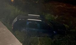 Kontrolden çıkan araç dereye uçtu, kaza sonrası sürücü kaçtı