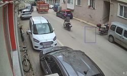 Edirne'de aynı sokakta yarım saat arayla iki kaza kameralara yansıdı