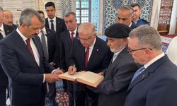 Bakan Güler Selimiye Camii'nde vatandaşlarla bayramlaştı