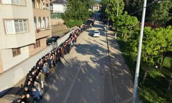 60 yıldır süren gelenek: Bayramlaşmada 1 kilometrelik kuyruk oluştu