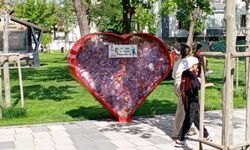 Kalp Şeklindeki Kumbarayla Geri Dönüşüme Dikkat Çekiliyor