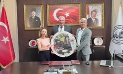 Başkan Hoşgör’e Anlamlı Hediye