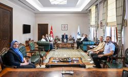 Vali Turan Konuklarıyla Makamında Görüştü