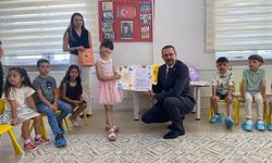 Kaymakam Özderin Minik Öğrencilerin Karne Sevincine Ortak Oldu