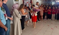 Keşan'da 41 yıllık öğretmen gözyaşlarıyla emekliliğe uğurlandı