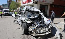 Freni patlayan kamyon caddeyi savaş alanına çevirdi: 10 araç zarar gördü, 5 yaralı
