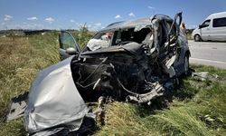 Kazada hurdaya dönen otomobilin sürücüsü hayatını kaybetti