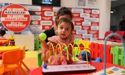 Belediyenin kapısından giren çocuklar artık oyunla karşılanıyor