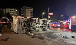 İzmir'de servis otobüsü ile otomobil çarpıştı: 4 yaralı
