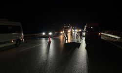 Otobanda yolun karşısına geçerken tır çarpan şahıs hayatını kaybetti