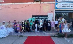 Babaeski'de öğrencilerden atıkları sanata dönüştüren defile