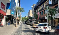 Sıcakta Caddeler Boş Kalıyor