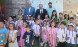 Miniklere Mezuniyet Düzenlendi