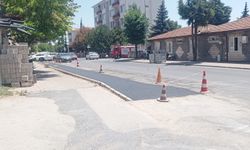 Kaldırım Daraltıldı, Yol ve Park Alanı Genişletildi