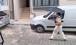 Kırklareli'nde Yaz Yağmuru Etkili Oldu, Vatandaş Şemsiyesine Sarıldı