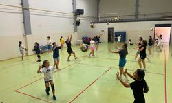 Evrensekiz'de Kız Voleybol Yaz Okulu Sürüyor