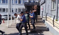 2,5 ay boyunca "Polisiz" diyerek dolandırdılar, 100 milyonluk vurgunun ardından tatlı ikram ettiler