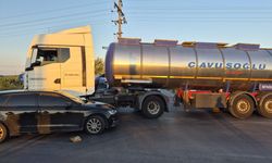 Ayvalık’ta kavşakta tır ile otomobil çarpıştı; 6 kişi hafif yaralandı