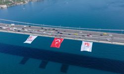 15 Temmuz'un sembolü Kırmızı Beyaz: 5 dev köprü Türk bayraklarıyla donatıldı