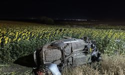 Tekirdağ'da otomobil beton bloğa çarparak tarlaya devrildi: 3'ü çocuk 5 yaralı