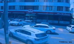Aracının kontrolünü kaybeden sürücü 7 otomobile çarptı