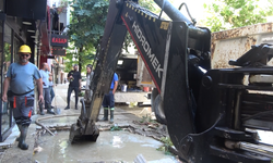 Yalova'da su borusu patladı, 4 iş yerini su bastı