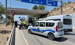 Hasta nakil aracı arızalanan otomobile çarptı: 1 yaralı