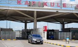 Kapıkule'den yurda giriş yapan gurbetçiler: "Bayrağı görünce bütün yorgunluğumuz geçiyor"