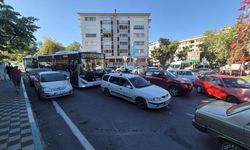 Her 3 kişiye 1 araç düşüyor: Mesai bitince Hükümet Caddesi kilitleniyor