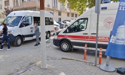 Edirne'de minibüsle çarpışan motosikletli yaralandı: Kaza anı kamerada