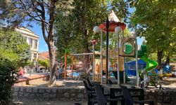Çocuklar Parkın Tadını Çıkarıyor