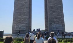 Çocuklar Çanakkale Şehitler Abidesi’ni Ziyaret Etti