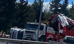 Kırklareli girişinde tır devrildi