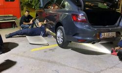 Aracının motorunda yılanı gören sürücü soluğu itfaiyede aldı