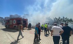 Tekirdağ’da arazide başlayan yangın araçlara sıçradı