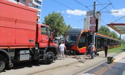 Tramvayın çarptığı genç kadın hayatını kaybetti