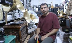 Asırlık gramofonları hayata döndürerek tarihin sesini yaşatıyor