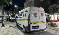 Bağcılar’da komşusunu bıçaklayıp, sokağa rastgele ateş açtı: 4 yaralı