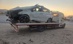 Ankara’da kontrolünü kaybeden otomobil yoldan çıktı: 1 ölü, 1 yaralı