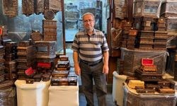 65 yıldır genç kızların çeyizlik sandıklarını yapıyor
