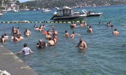 İstanbul’da sıcak hava dalgası bunalttı: Vatandaş kendini Boğaz’ın serin sularına bıraktı
