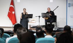 Sanatçılar Yaprak Sayar ve Alper Uzkur, denetimli serbestlik yükümlüleriyle bir araya geldi