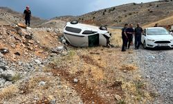 Hafif ticari araç takla attı: 6 yaralı