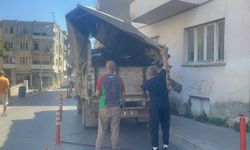 Kamyonetin kasası binanın balkonuna çarptı