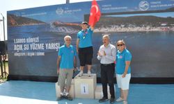 Saros Körfezi'nde Zafer Bayramı'na özel yüzme yarışmasında 200'ü aşkın sporcu kulaç attı